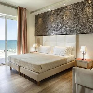 Hotel Kursaal - Fronte Mare Con Piscina